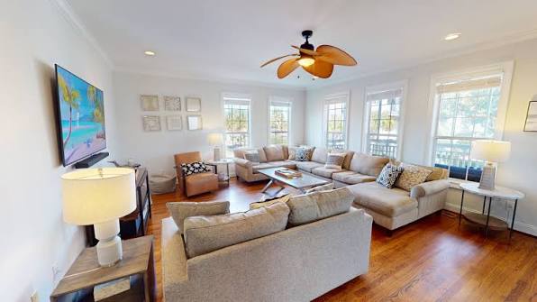 Small-Hall-Design.
