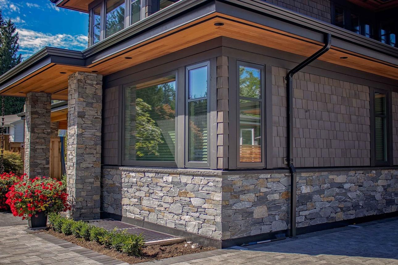 Ledgestone exterior wall with stacked horizontal stone pieces