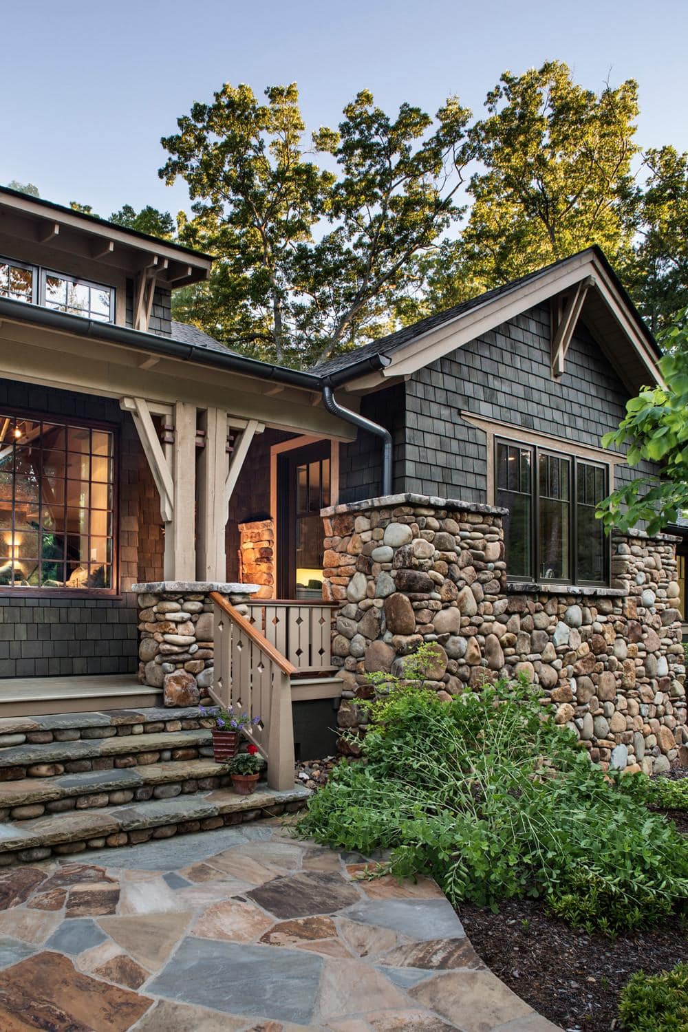 River rock exterior stone with smooth rounded stones